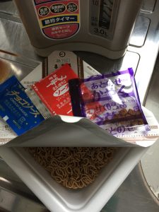 一平ちゃん夜店の焼きそば　チョコソース