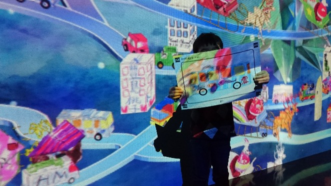 チームラボ★踊る！アート展と学ぶ！未来の遊園地